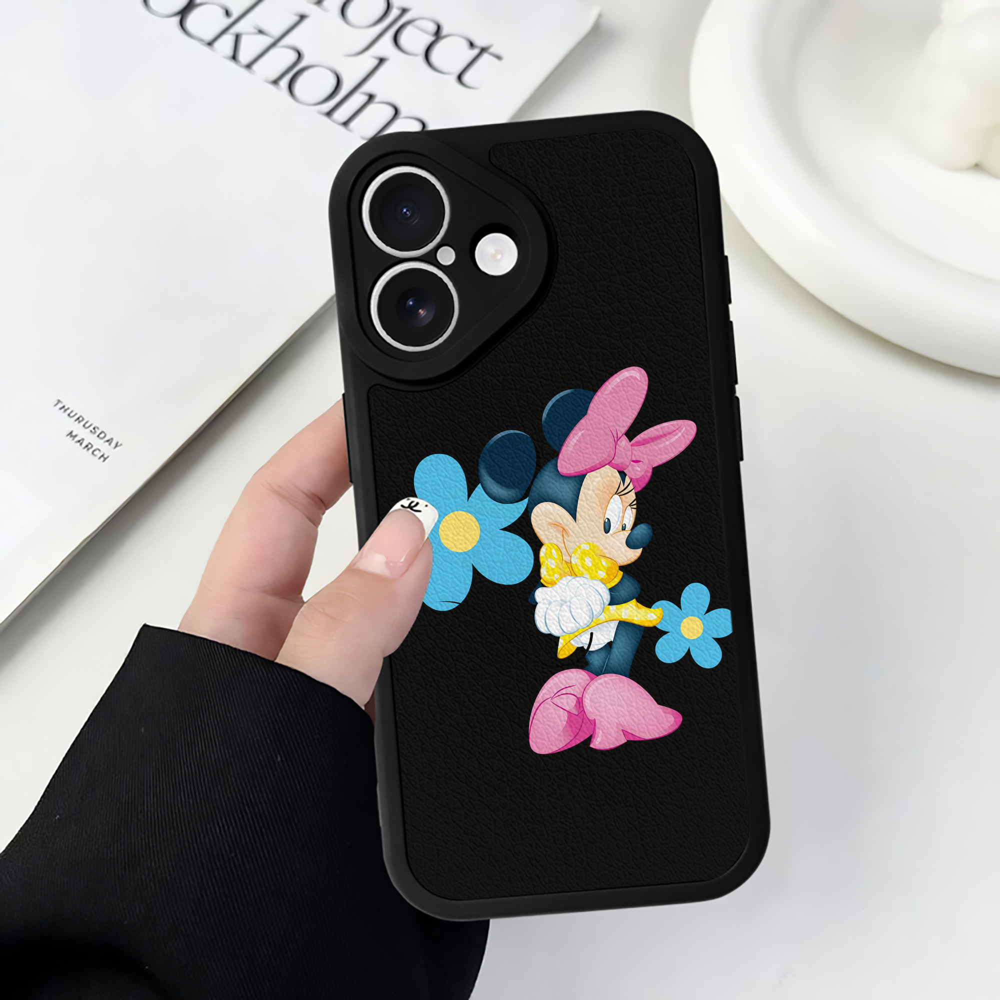 （画像用） ミッキーマウス Mickey Mouse 【iPhone 16シリーズ対応】シリコンスマホケース（レザー調） 材質：シリコン